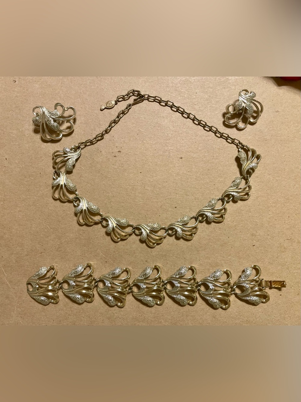 Sarah Coventry Silver Tone Floral Link Necklace and Bracelet Set